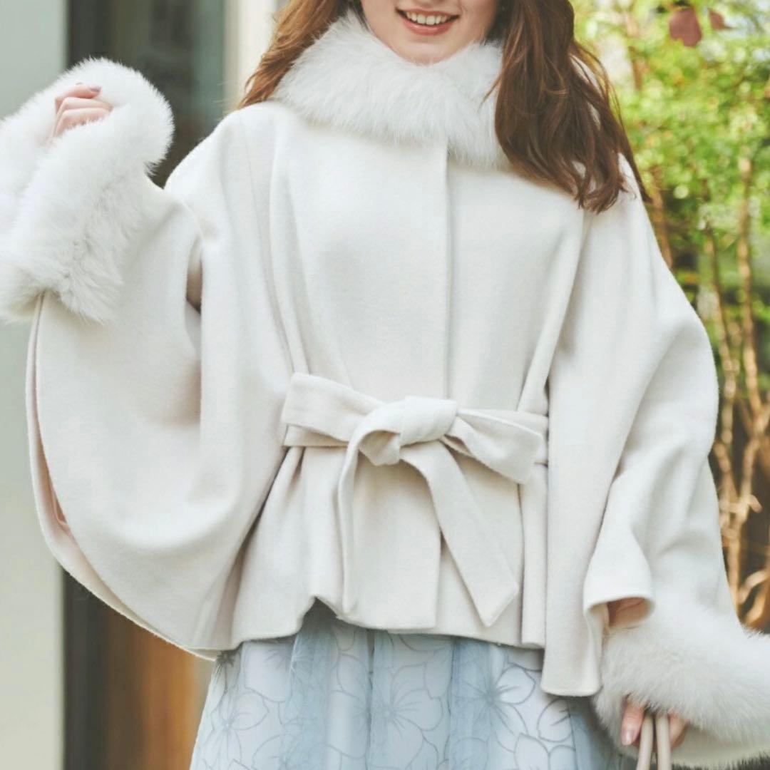 【Noela(ノエラ)】 ファー付きポンチョコート オフホワイト
