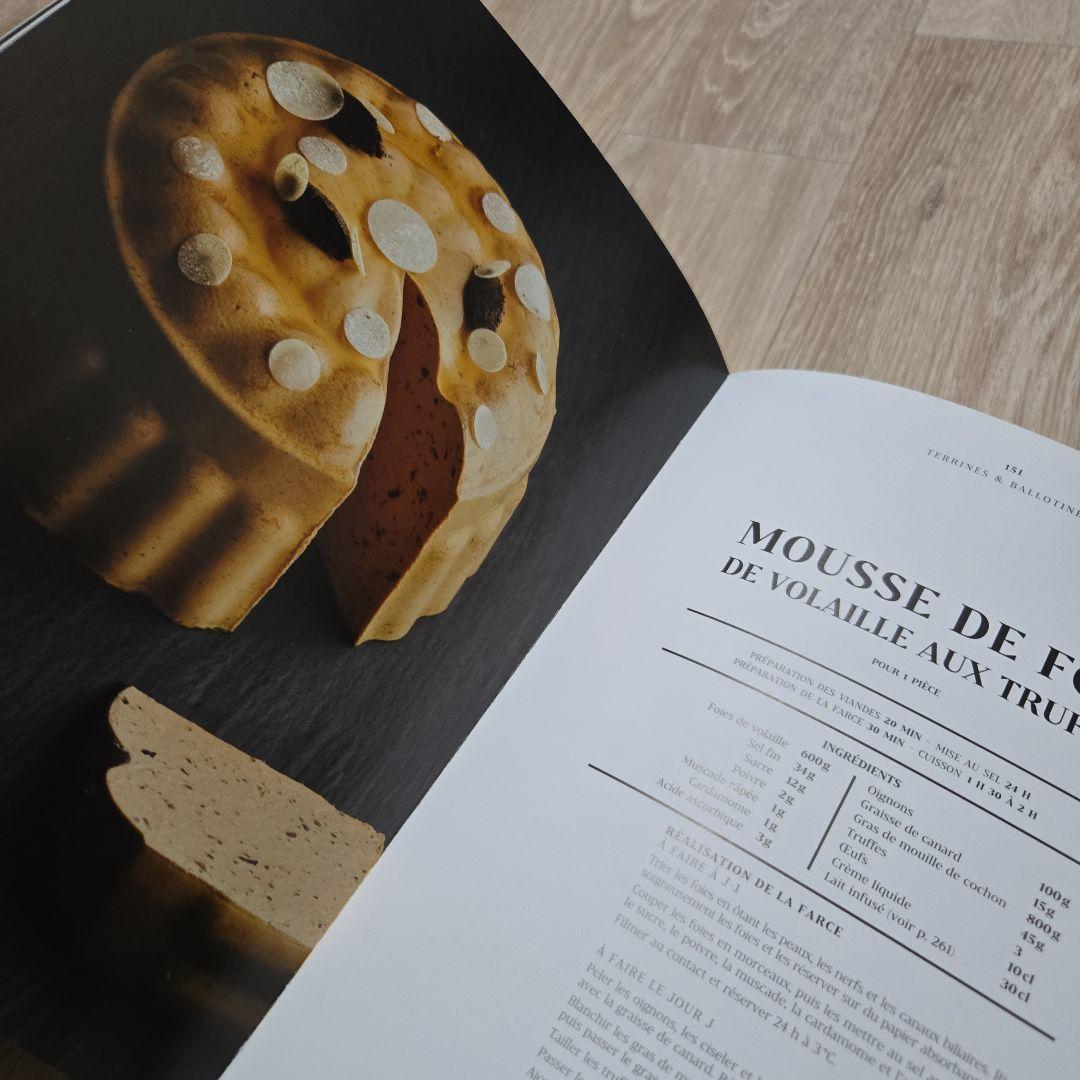 LE GRAND LIVRE DE LA CHARCUTERIE シャルキュトリ