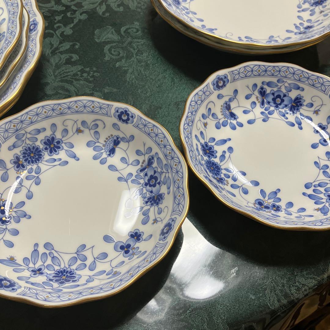 ナルミ青い花柄の食器セット 全18ピース