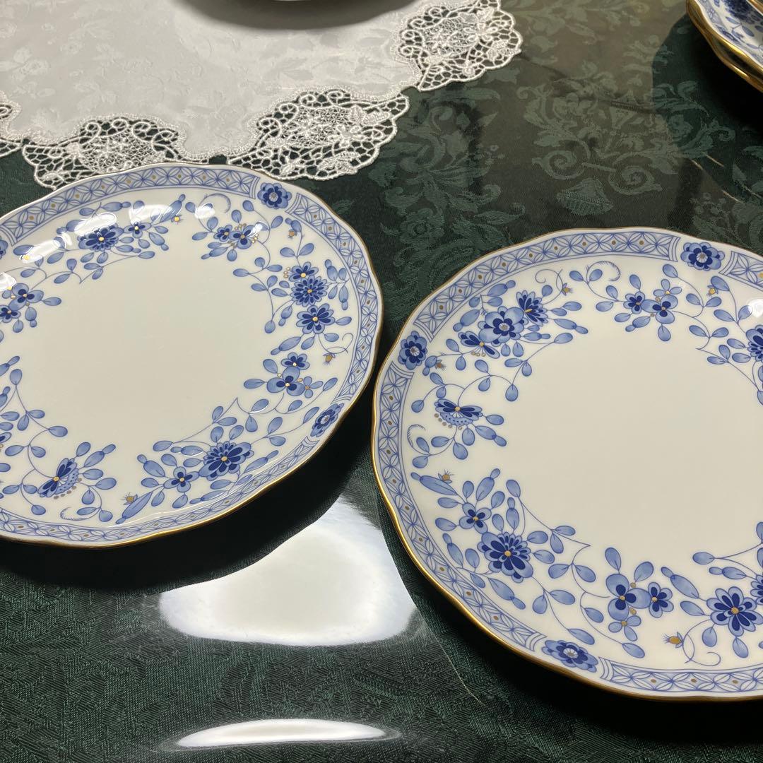 ナルミ青い花柄の食器セット 全18ピース