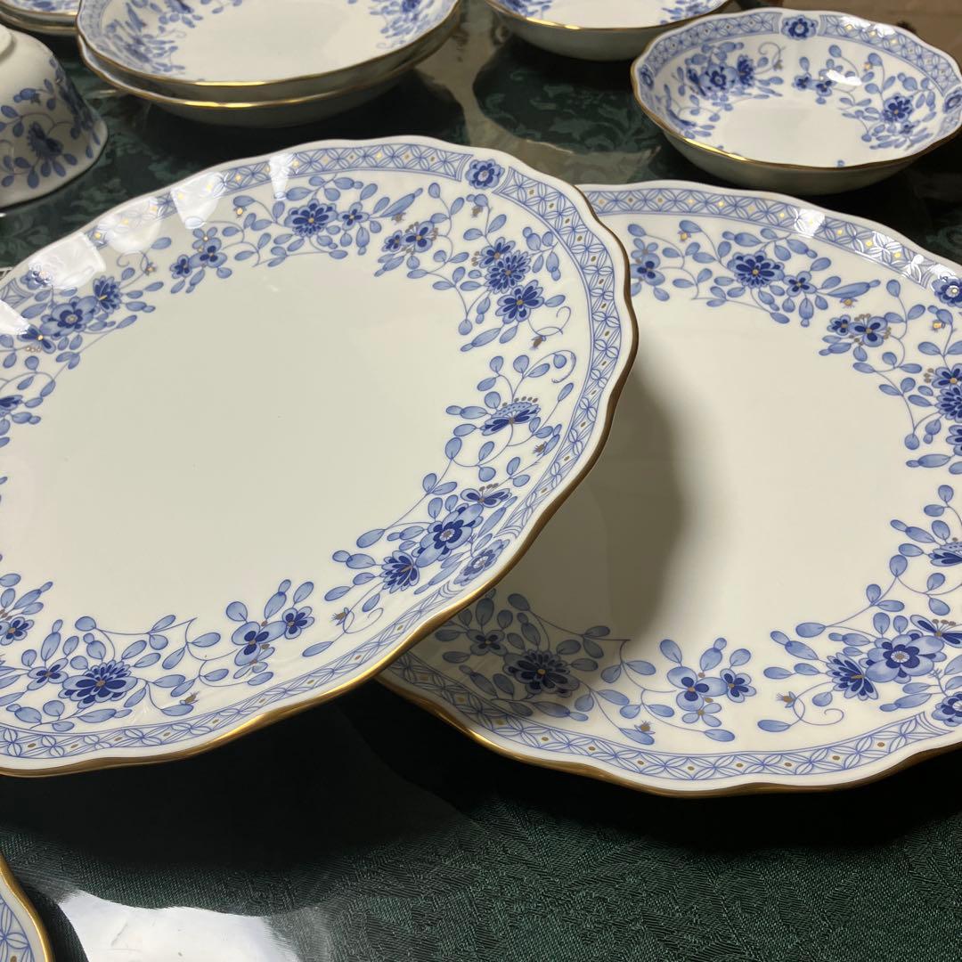 ナルミ青い花柄の食器セット 全18ピース