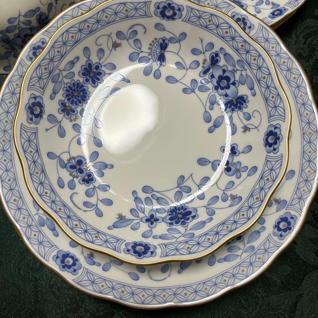 ナルミ青い花柄の食器セット 全18ピース