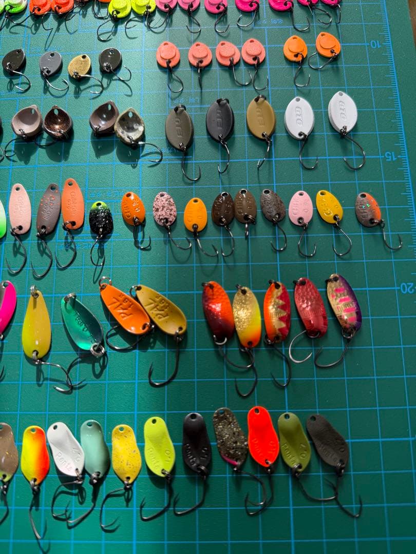 トラウト用ルアー約250個セット　ロブルアーバベル　スイッチバック　ドーナなど