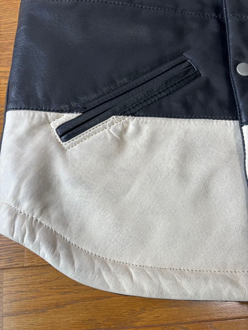 ダウンベスト ブラック/ベージュ稲妻デザイン【値下げ】