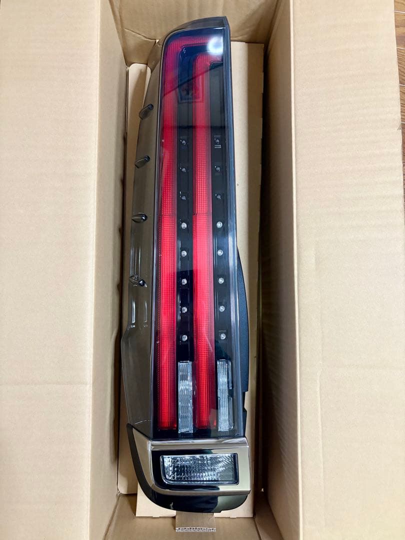 【下限の鬼】トヨタ ノア エスクァイア 80系 後期 左テールランプ 純正