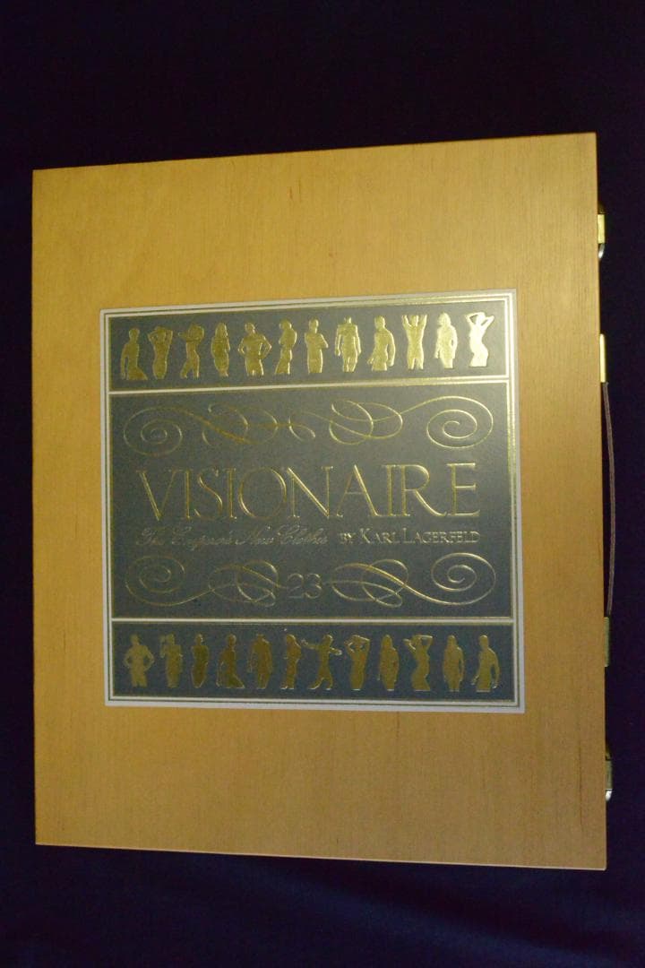 Visionaire #23: Emp' Sdnr30 カール・ラガーフェルド