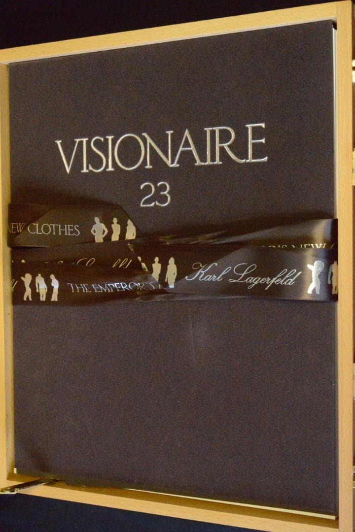 Visionaire #23: Emp' Sdnr30 カール・ラガーフェルド
