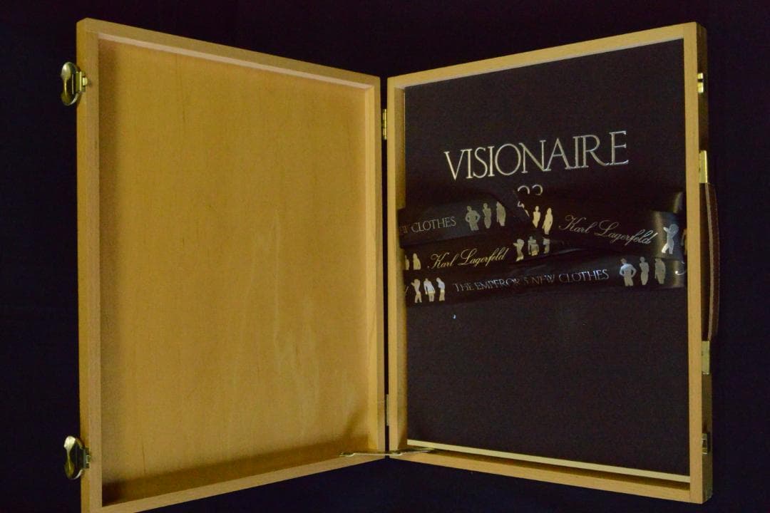 Visionaire #23: Emp' Sdnr30 カール・ラガーフェルド