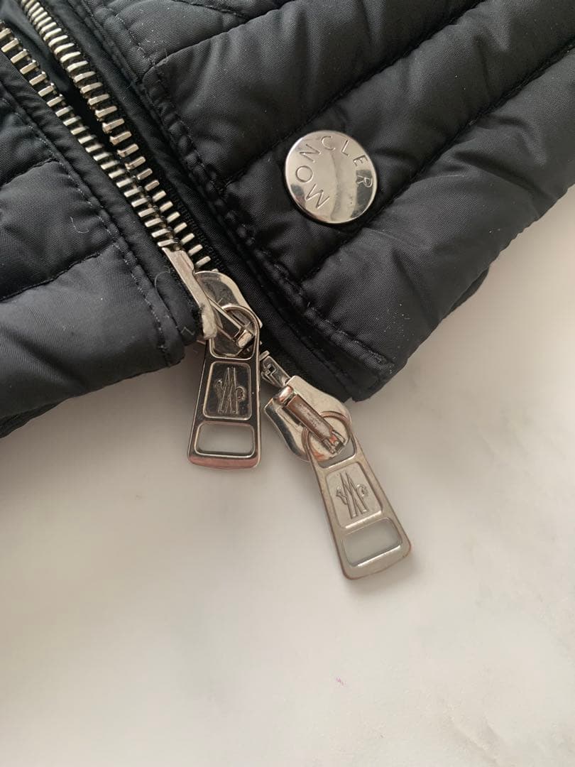モンクレールダウンベスト　キルティング　レザーロゴパッチ　希少サイズ1（M）
