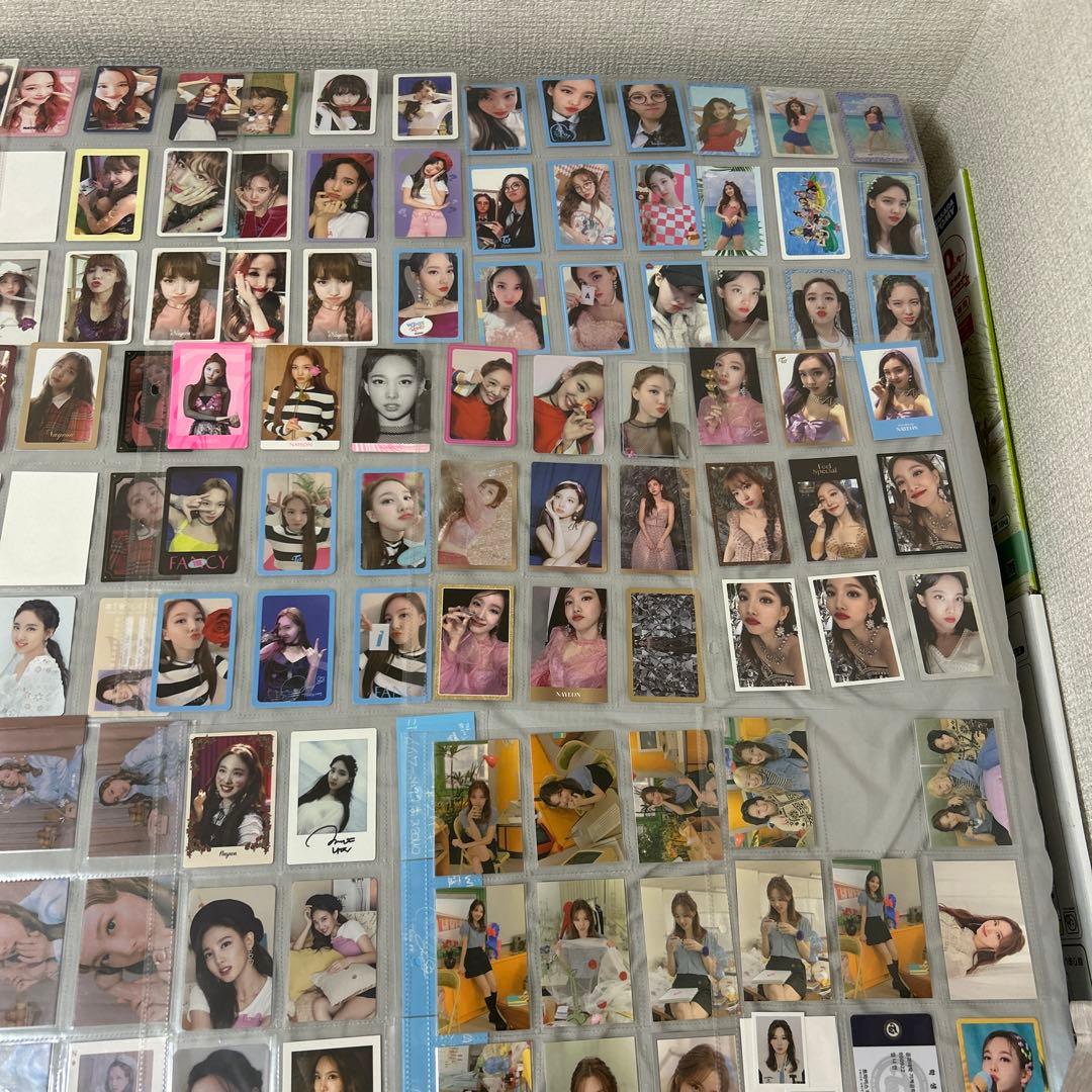 TWICE UNIVERSITY バインダー　トレカ