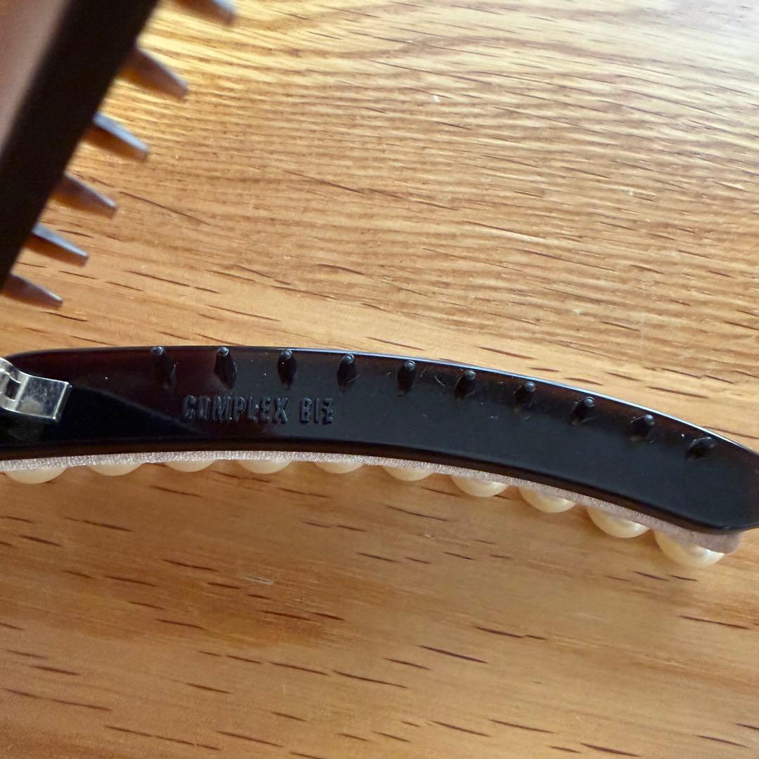 コンプレックスビズ　パールバナナクリップ