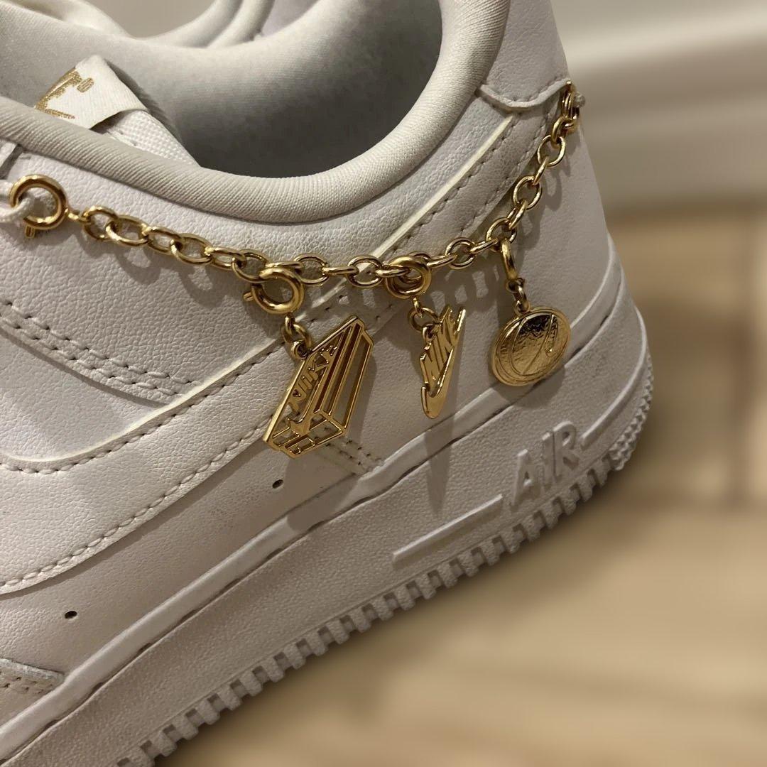 エアフォース1 ホワイトペンダント24.5 チェーン　スニーカー　WMNS 靴