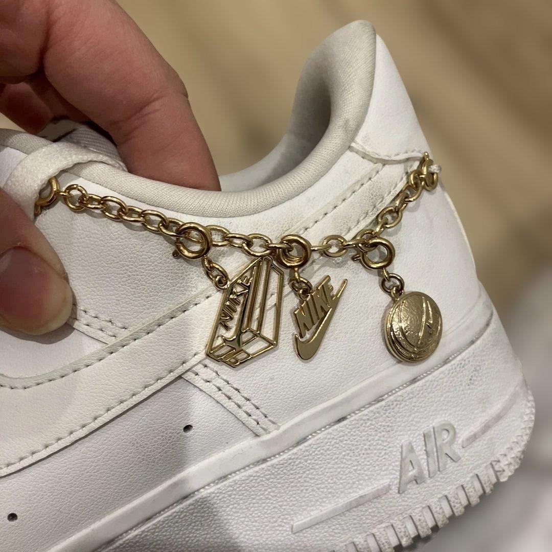 エアフォース1 ホワイトペンダント24.5 チェーン　スニーカー　WMNS 靴