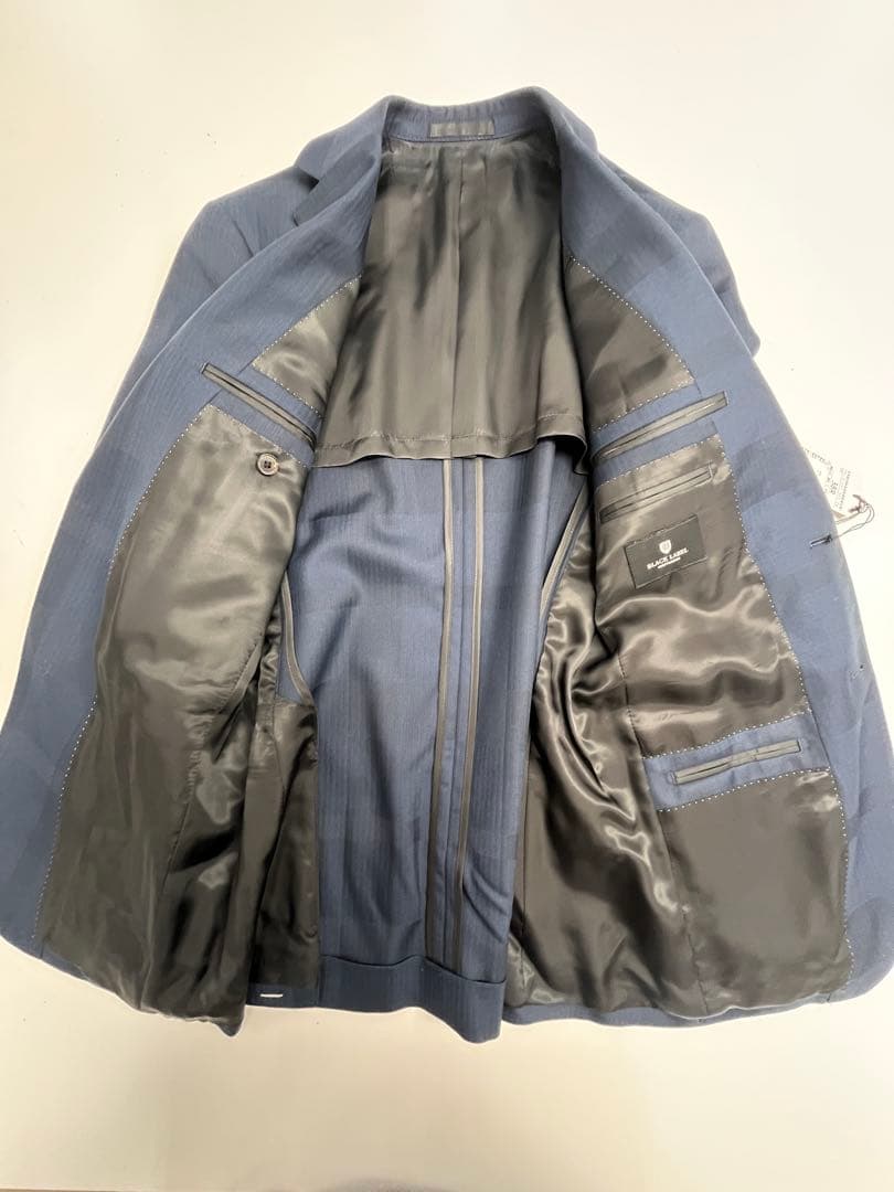 新品　BLACK LABEL スーツ（ジャケット・ベスト・パンツ）　サイズ38R