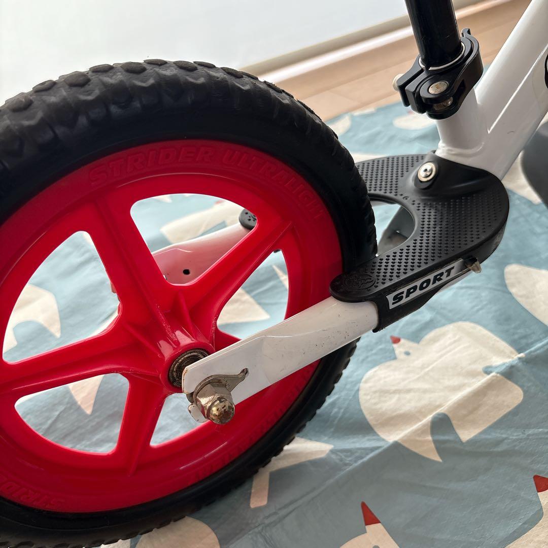 ストライダーSTRIDER（12 Custom Sport 白＋赤）