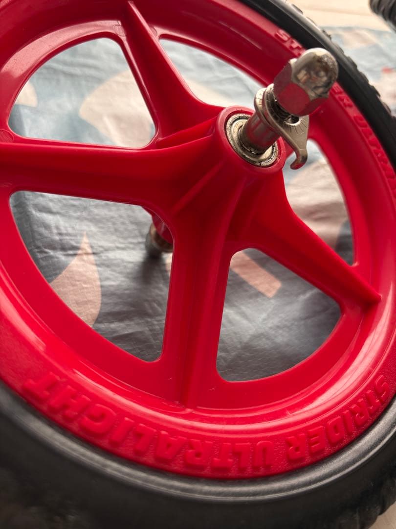 ストライダーSTRIDER（12 Custom Sport 白＋赤）