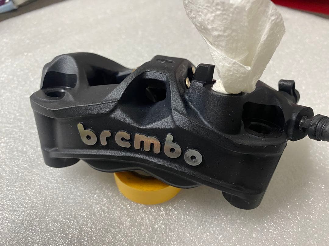 スズキ純正　brembo ラジアルマウントブレーキキャリパー　隼　右側