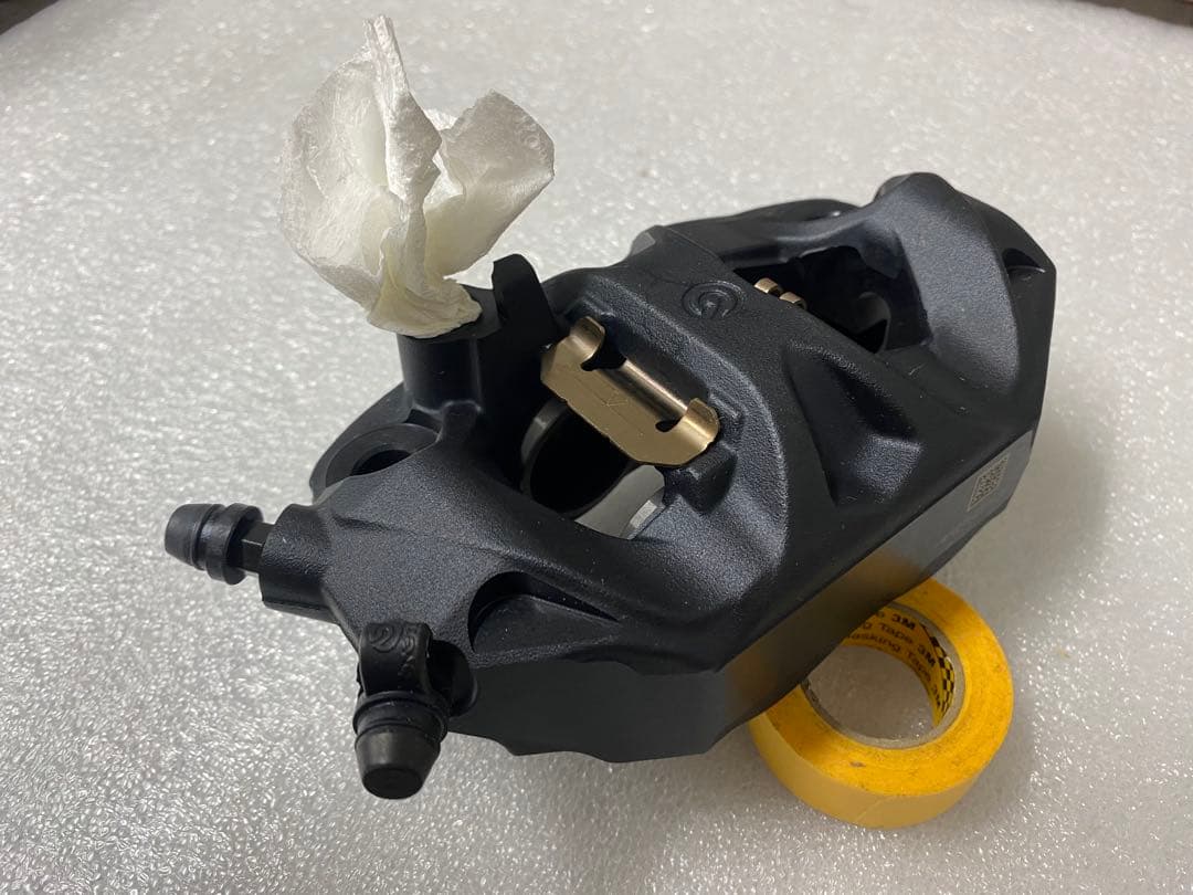 スズキ純正　brembo ラジアルマウントブレーキキャリパー　隼　右側