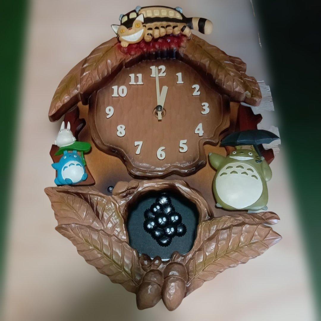 トトロデザインの木製掛け時計 　動くどうかわかりません。
