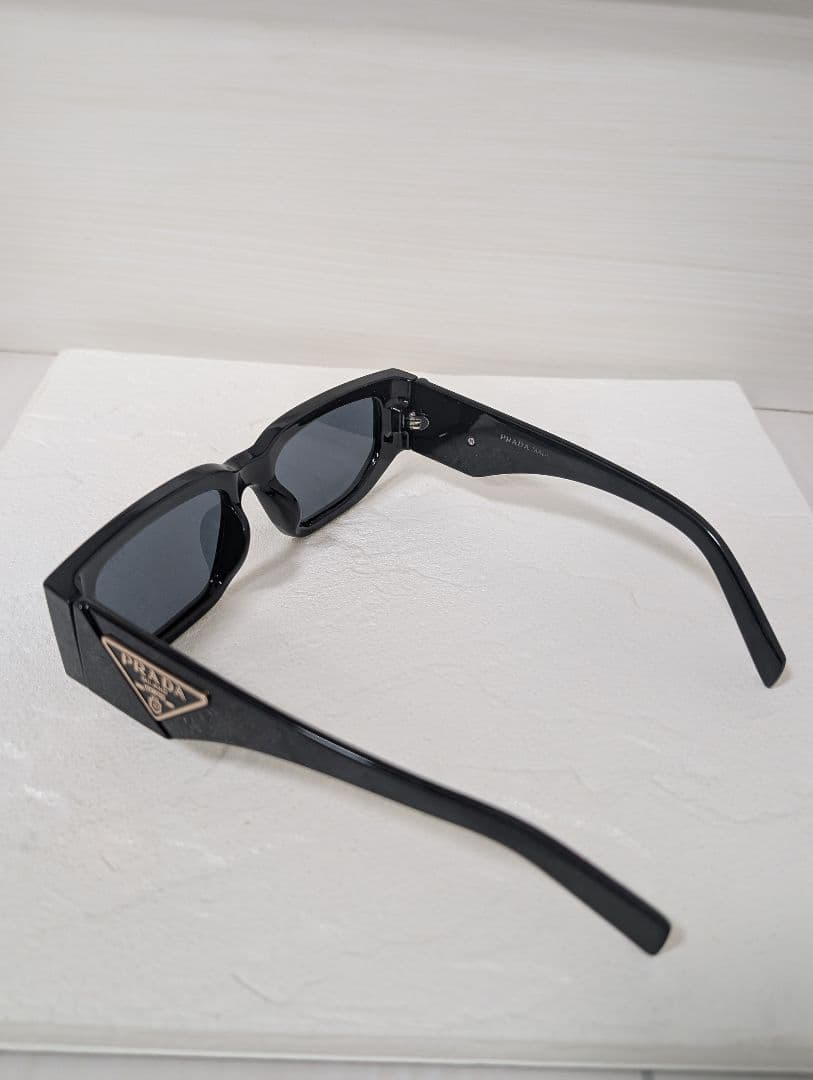 PRADA トライアングル ロゴ サングラス
