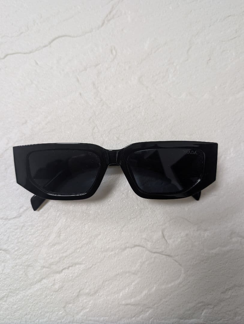 PRADA トライアングル ロゴ サングラス