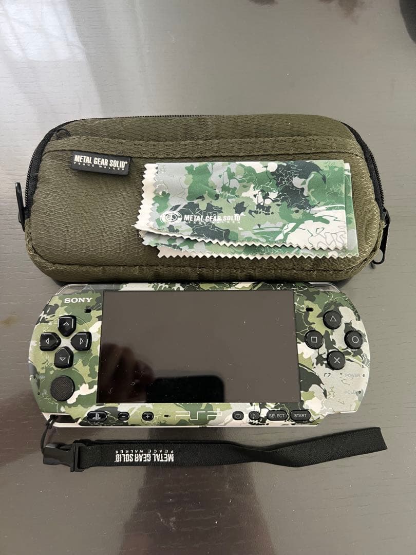 入手困難　psp3000迷彩柄《メタルギア限定版》　おまけ付き