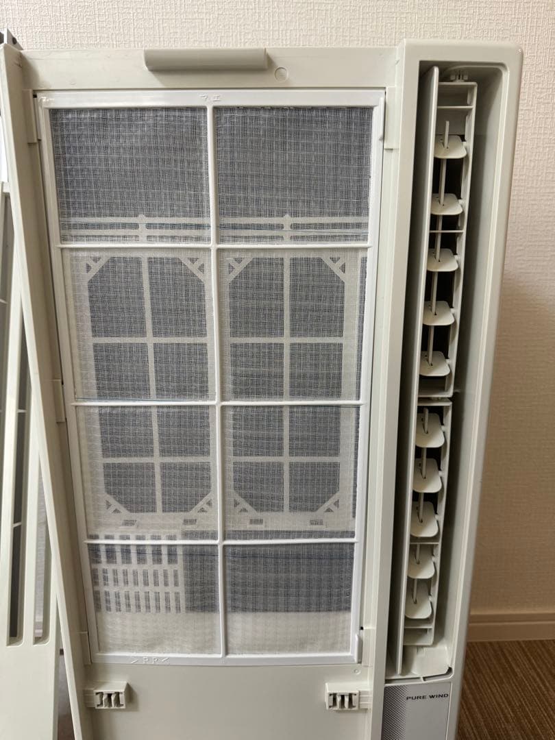 コロナルームエアコンウインド形冷房専用 形式名CW- 1 610 取り付け枠無し