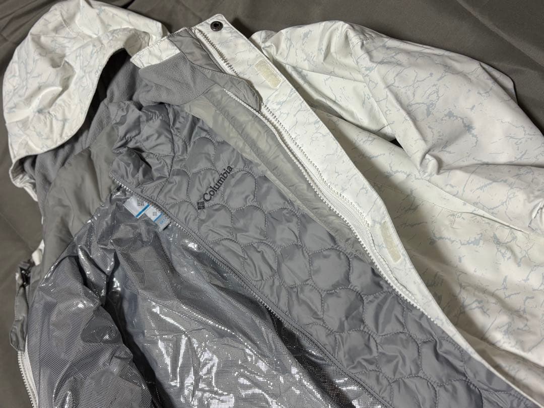 美品Columbia スキーウェア キッズ140