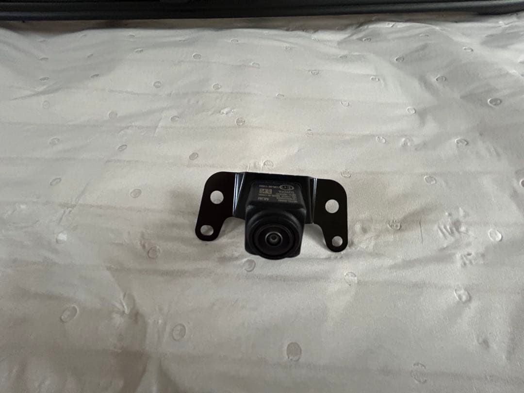 80ハリアー　トヨタ　フロントカメラ 新車外し