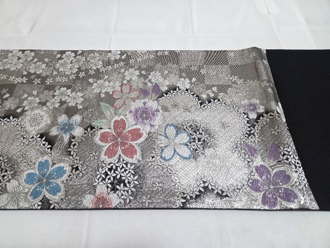 B◆着物くつろぎ 桜の花模様 銀糸 黒 市松 六通 正絹 フォーマルな袋帯