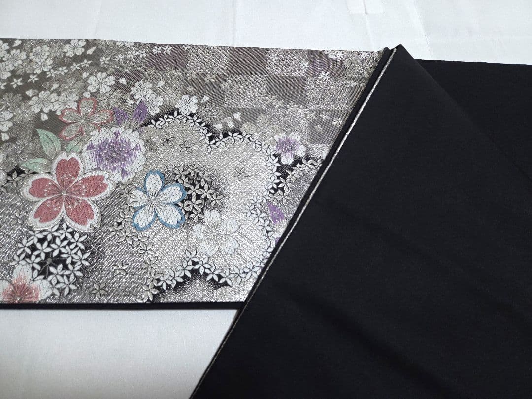 B◆着物くつろぎ 桜の花模様 銀糸 黒 市松 六通 正絹 フォーマルな袋帯