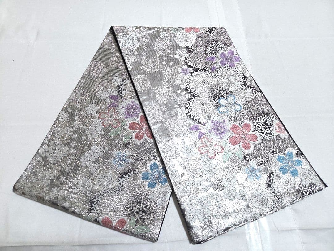 B◆着物くつろぎ 桜の花模様 銀糸 黒 市松 六通 正絹 フォーマルな袋帯