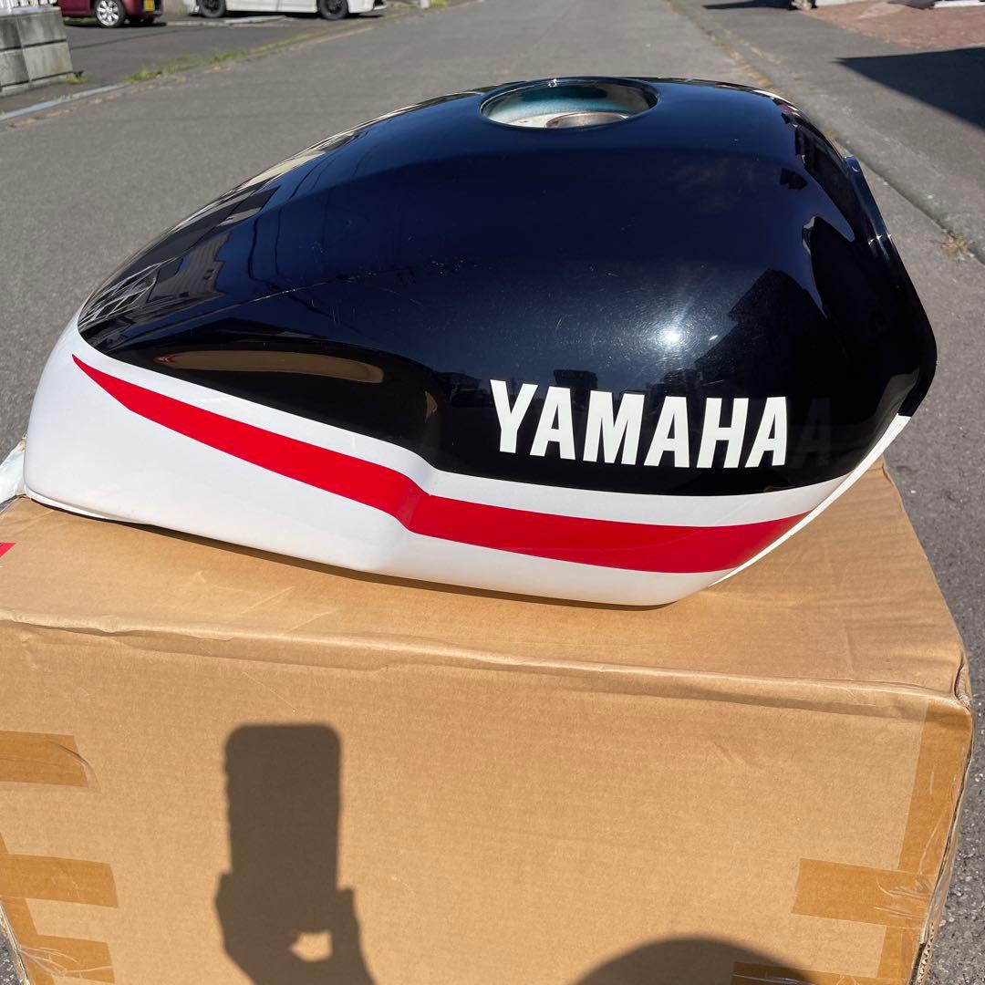 YAMAHA xjr1300 タンク エディ　ローソン　　黒/白/赤