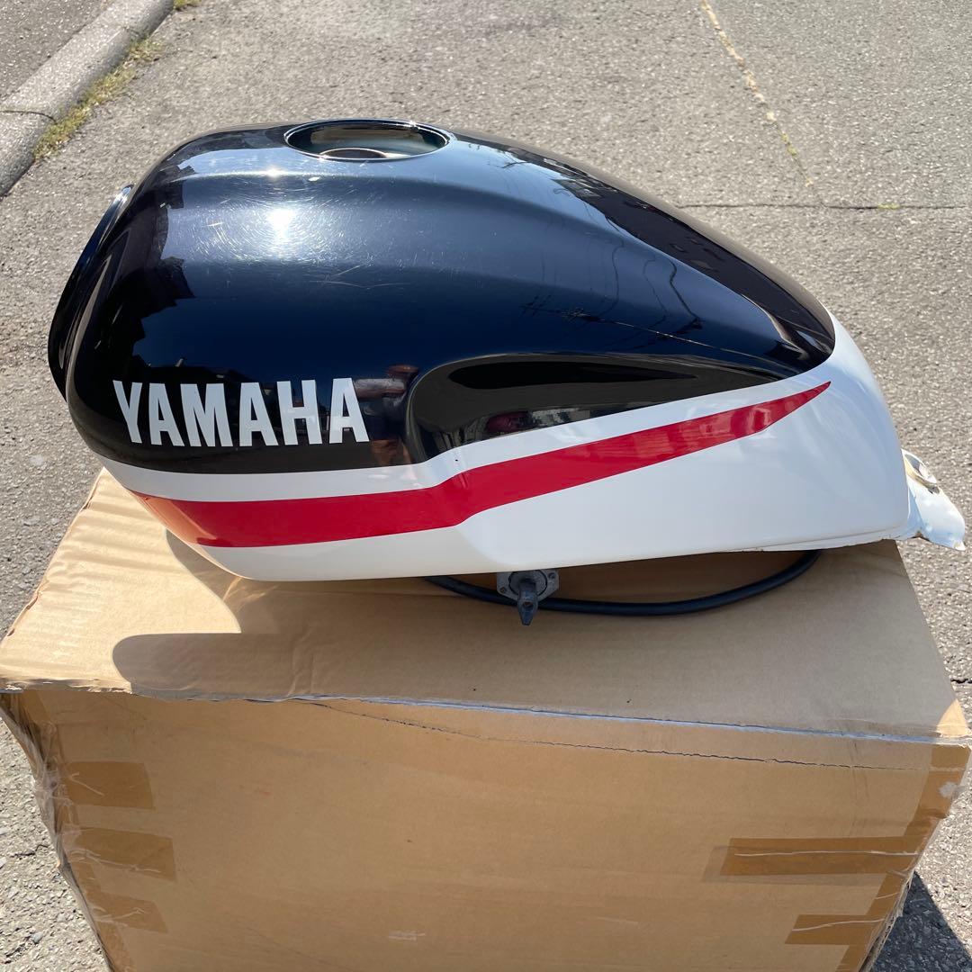 YAMAHA xjr1300 タンク エディ　ローソン　　黒/白/赤