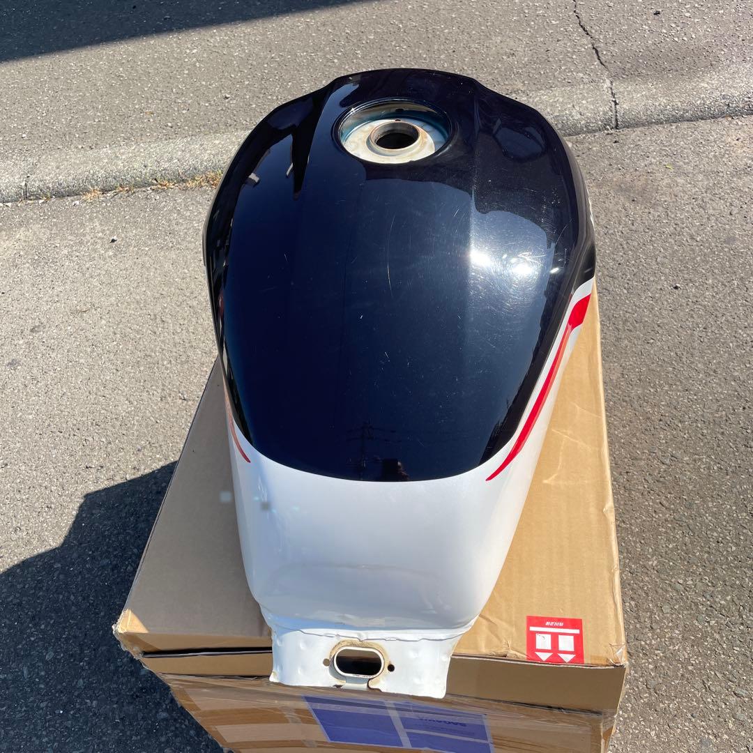 YAMAHA xjr1300 タンク エディ　ローソン　　黒/白/赤