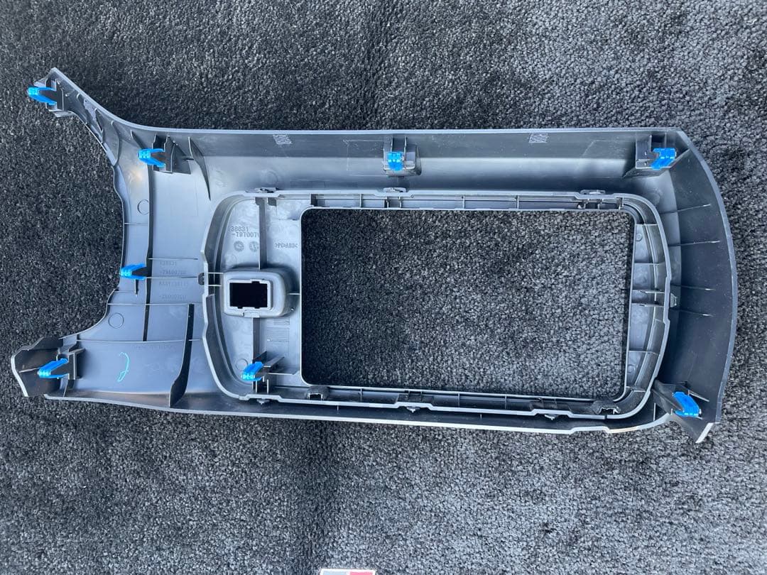 トヨタ　ヴィッツ　130系　純正　9インチ　パネル　カーナビ　クラスターパネル