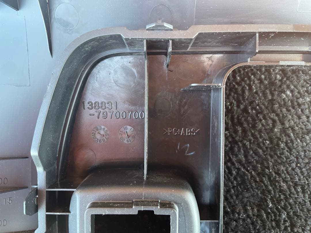 トヨタ　ヴィッツ　130系　純正　9インチ　パネル　カーナビ　クラスターパネル