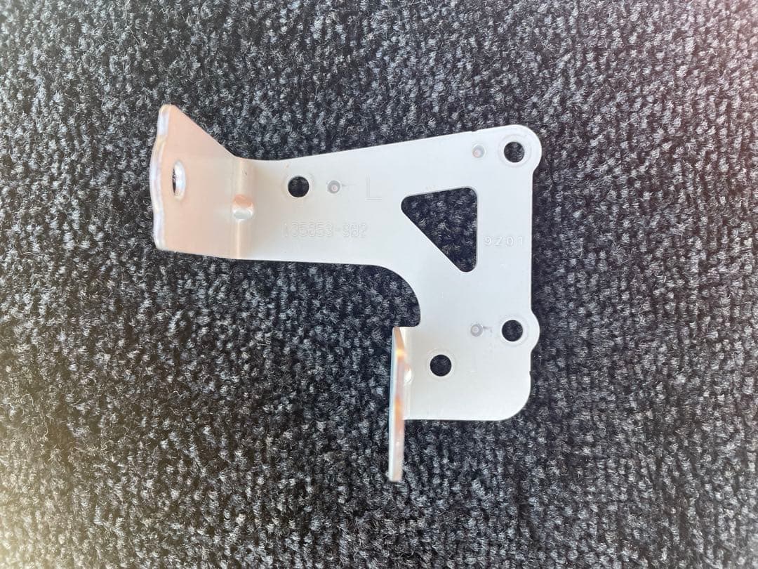 トヨタ　ヴィッツ　130系　純正　9インチ　パネル　カーナビ　クラスターパネル