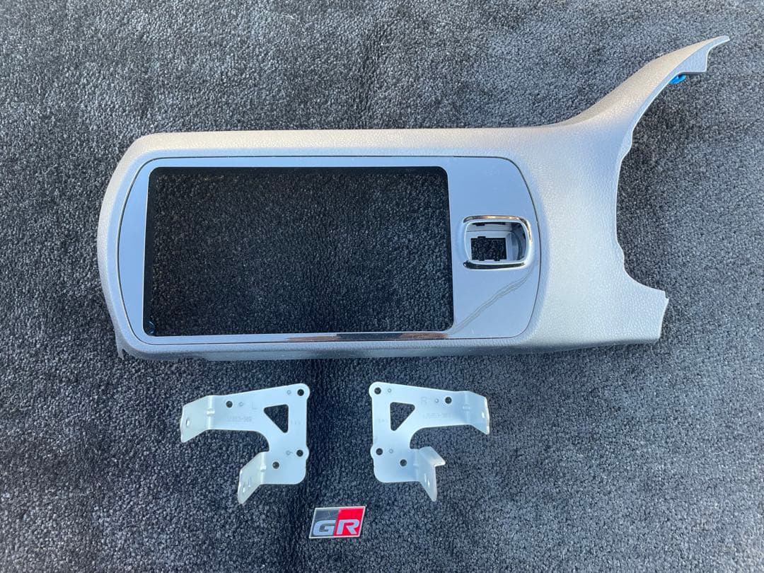 トヨタ　ヴィッツ　130系　純正　9インチ　パネル　カーナビ　クラスターパネル