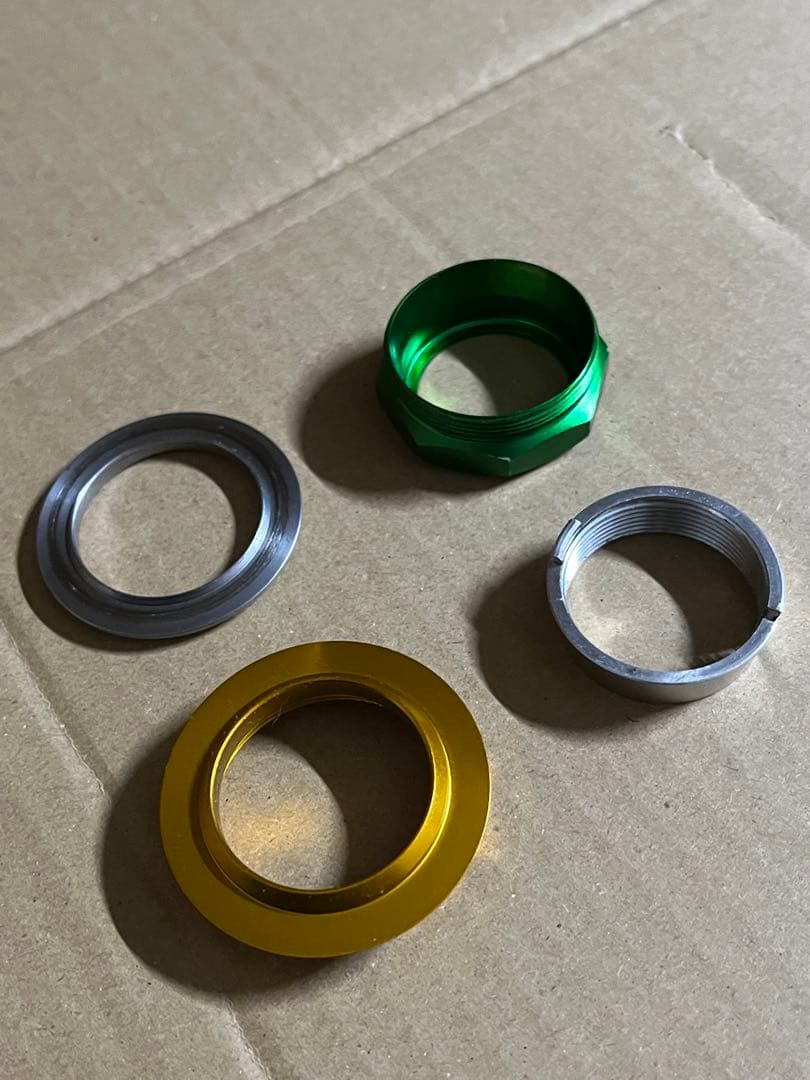 クリスキング ラスタカラー 1インチ グリップナット ピスト、oldmtb等に