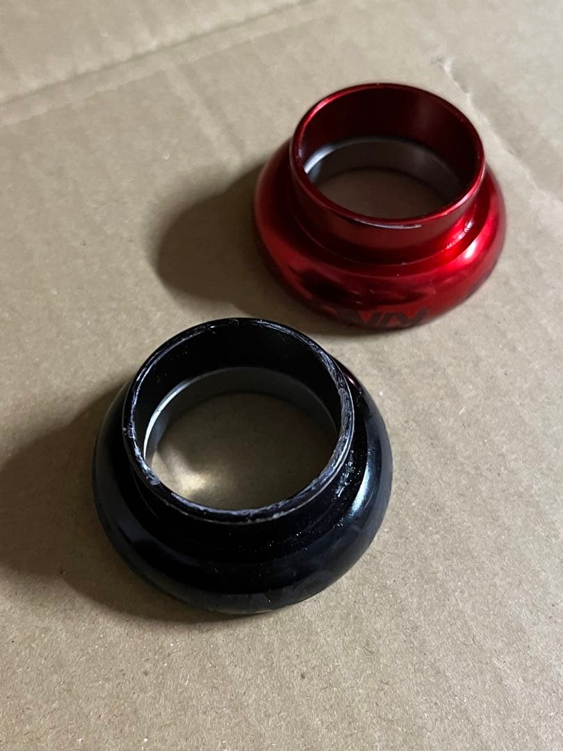 クリスキング ラスタカラー 1インチ グリップナット ピスト、oldmtb等に