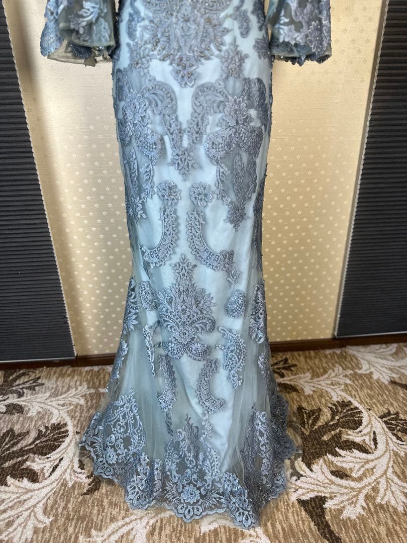 シルバー水色 刺繍入り ロングドレス フレアスリーブ