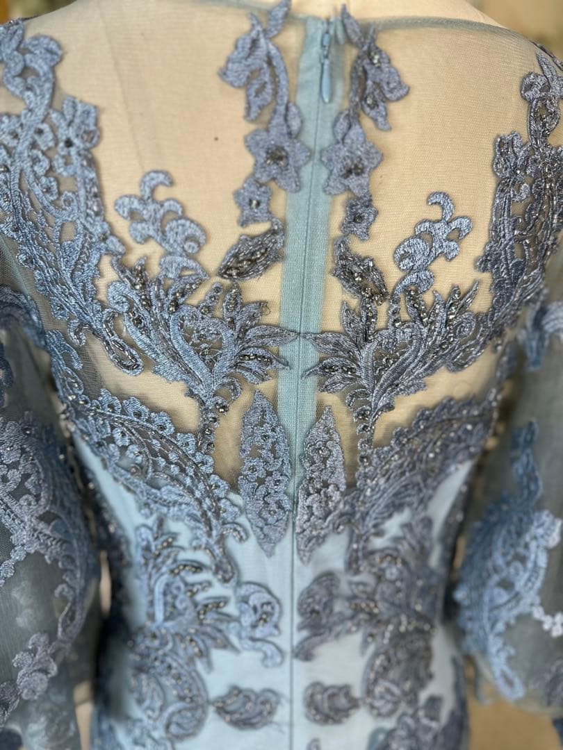 シルバー水色 刺繍入り ロングドレス フレアスリーブ