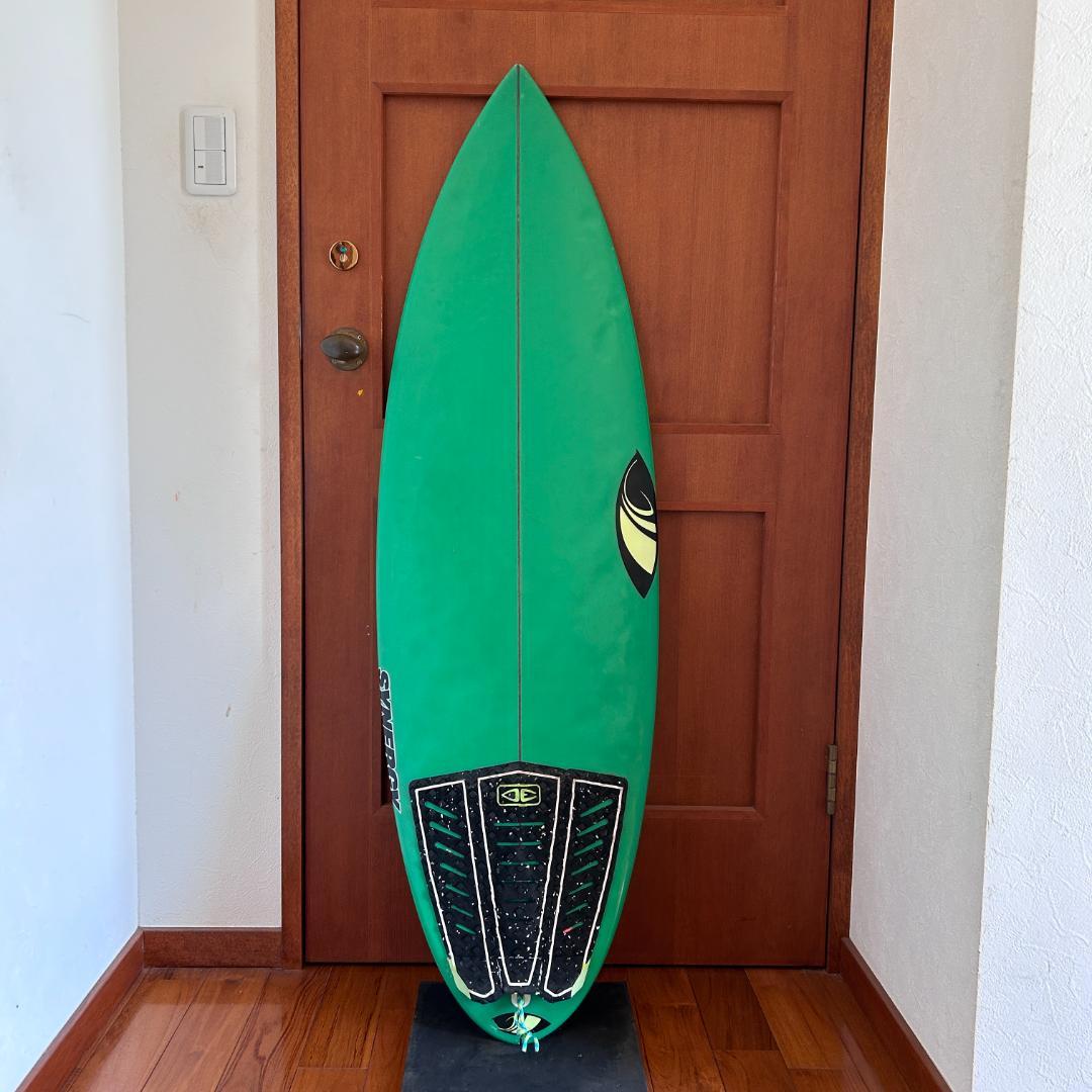 シャープアイサーフボード　シナジー　キッズ　子供用　中古サーフボード　4.5