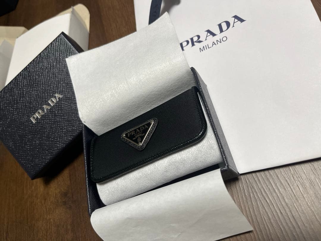 PRADA ブラックレザーキーケース
