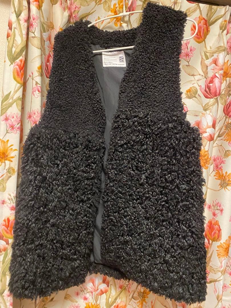 ブラックフェイクファー　ベスト