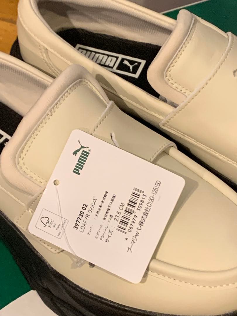 ＊ほぼ新品＊【Puma】スニーカー ベージュ/ブラック　23.5