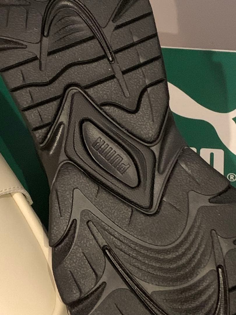 ＊ほぼ新品＊【Puma】スニーカー ベージュ/ブラック　23.5