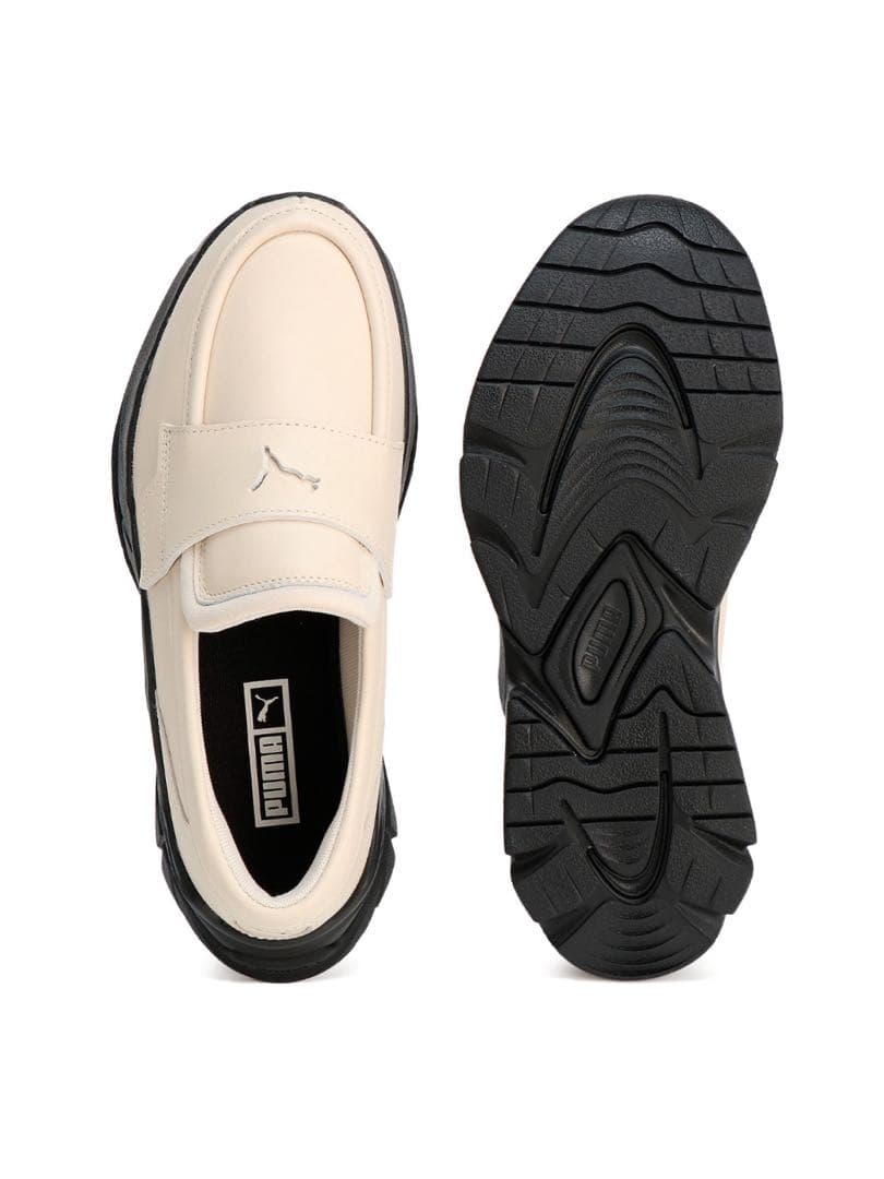 ＊ほぼ新品＊【Puma】スニーカー ベージュ/ブラック　23.5