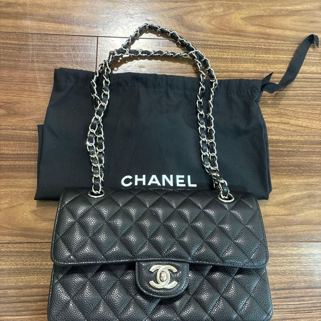 ブラック キルティング ショルダーバッグ　ノベルティ　レアなシルバー金具